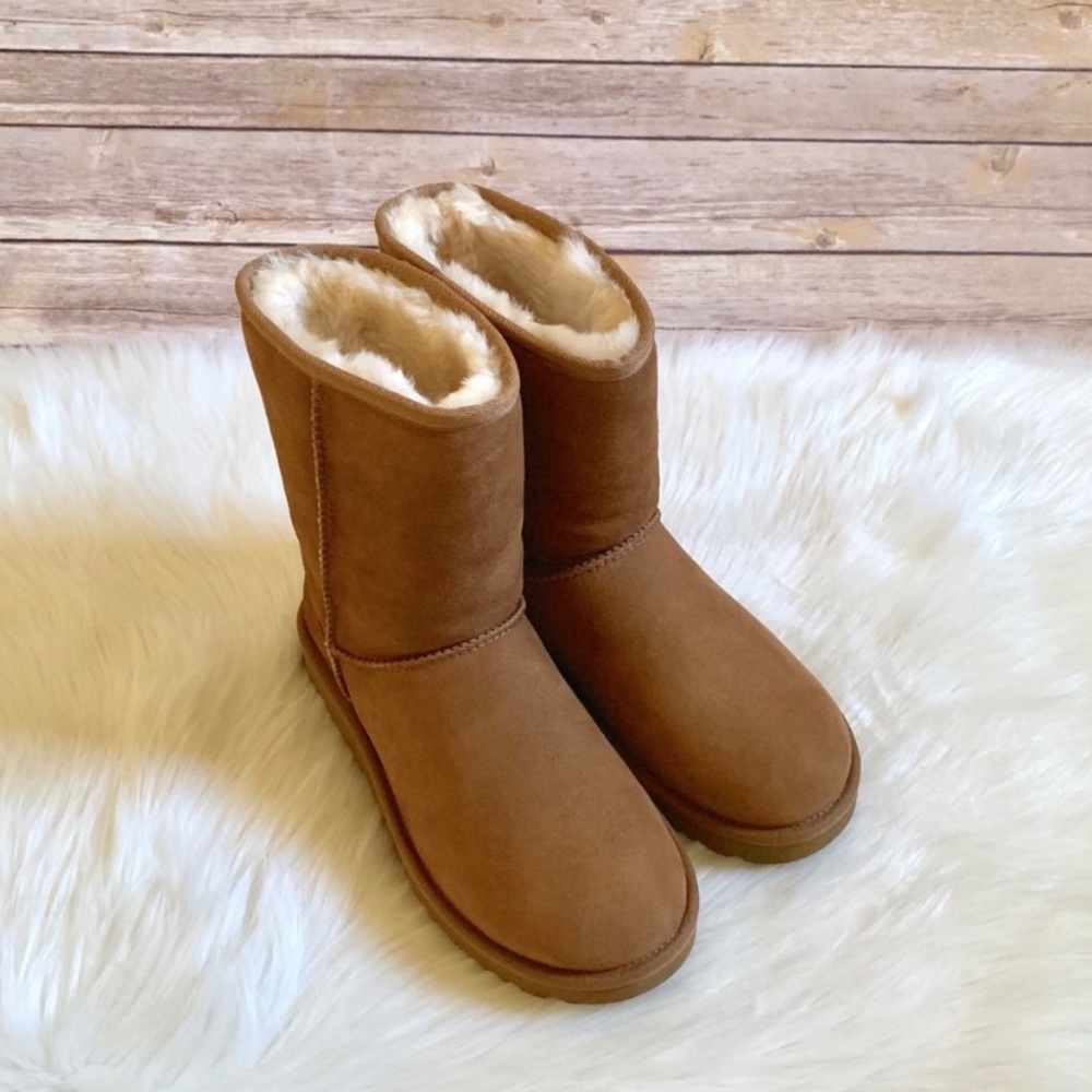 UGG Chestnut Classic Short II Boots - Picture 5 of 8